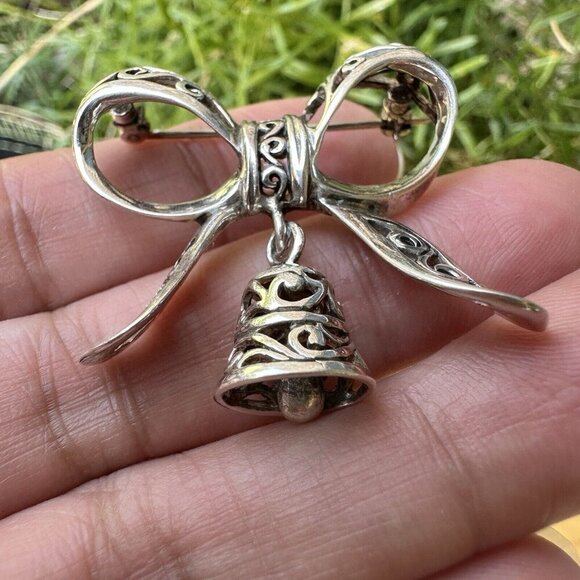 VTG 925 Sterling Silver Bow Tied Ribbon Bell Brooch Pin Filigree Cutouts 8.7g - Picture 4 of 8